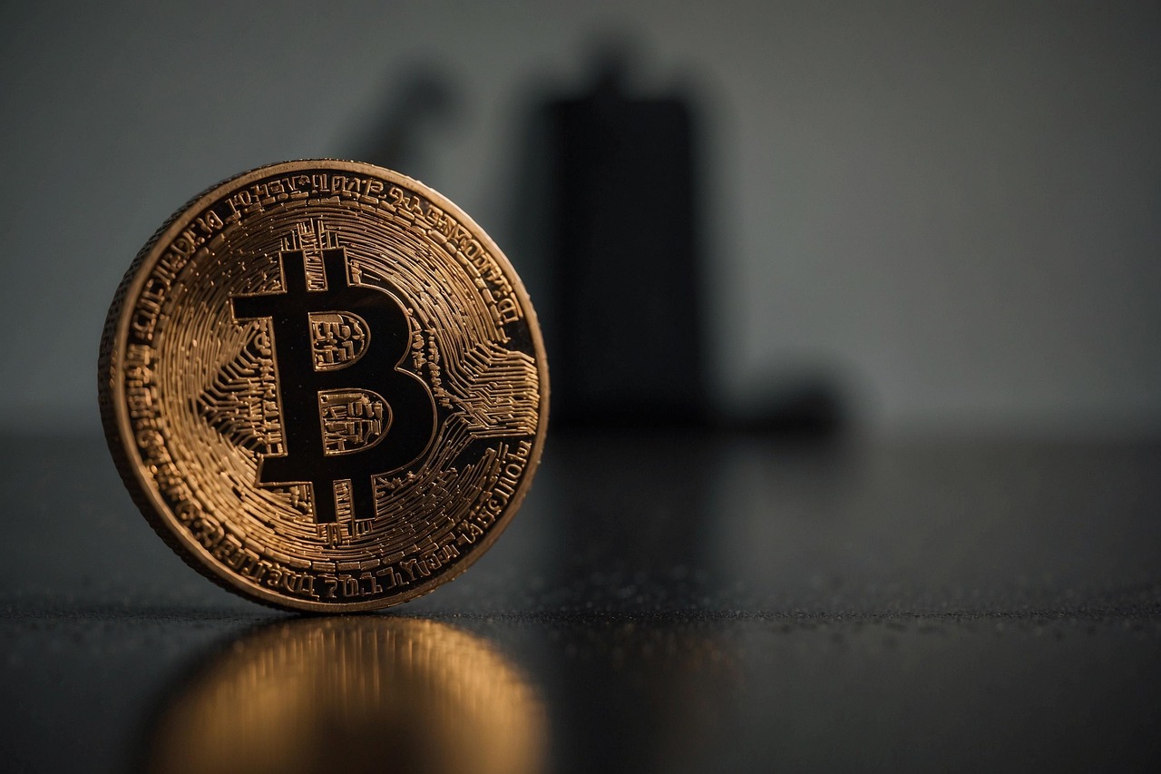 马斯克回归特斯拉、减少DOGE工作！TSLA与狗狗币双双暴涨